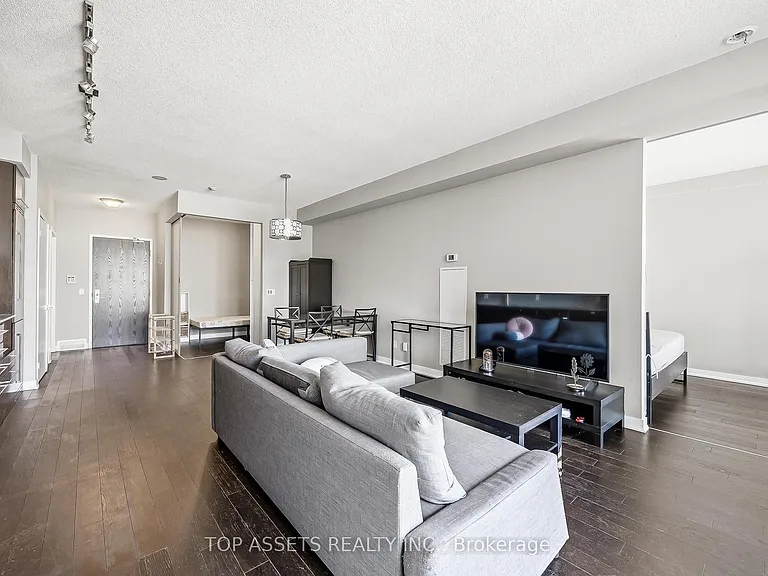 770 Bay St #2112 — Photo 8