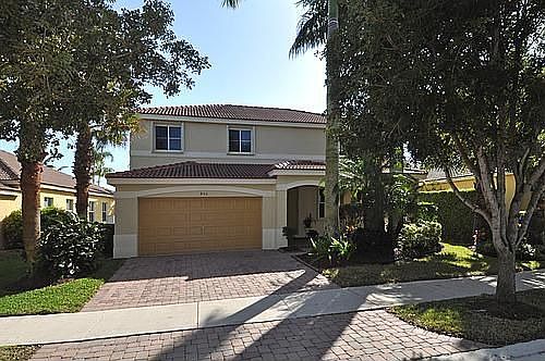 1st image of 950 Nandina Dr