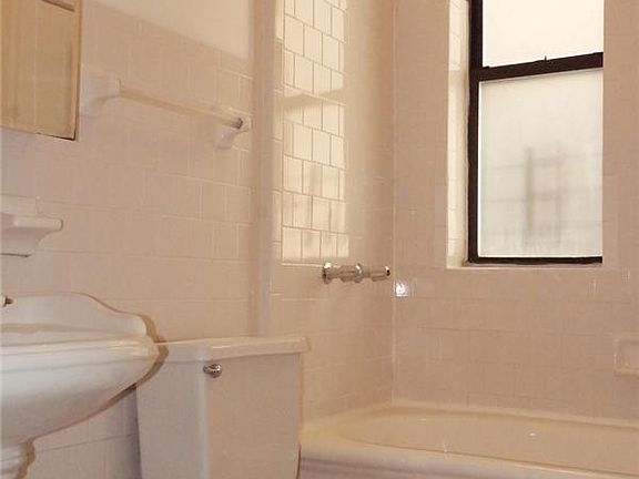 4th image of 251 W 92nd St APT 10B