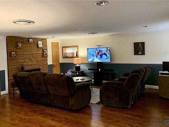 3rd image of 2213 Sheffield Pl