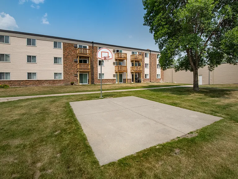 Forest Park Apartments — Photo 38