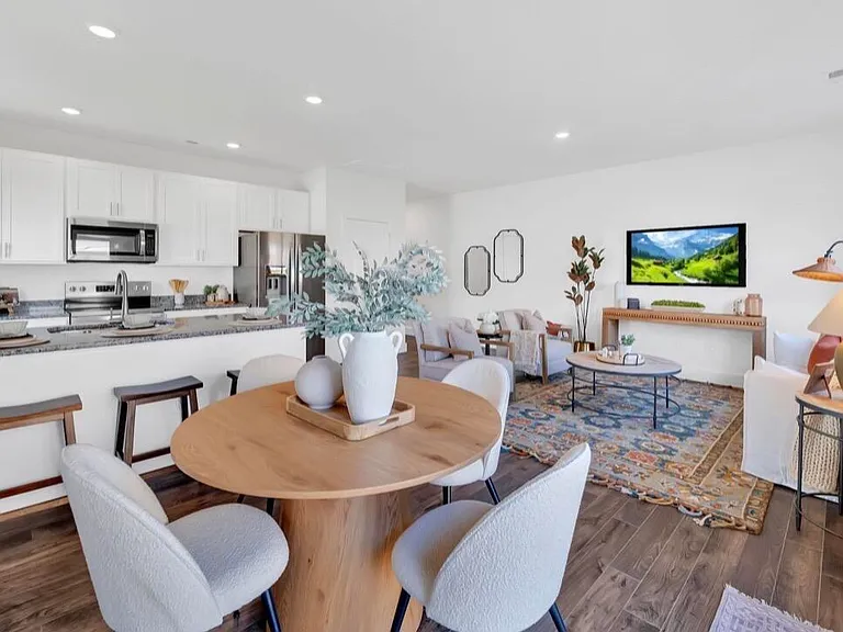 243 Business Park Ln — Photo 4