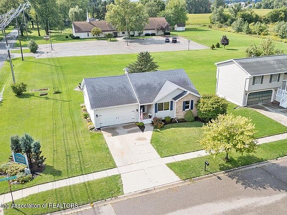 3rd image of 760 Hunting Meadows Dr