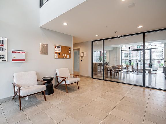 4th image of 750 Dogwood St #611