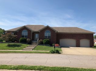 300 Castleton Ct, Vine Grove, KY 40175