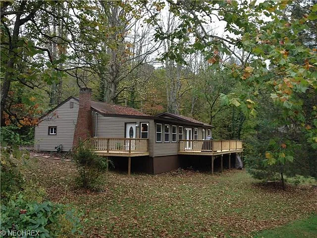 9389 Lakewood Dr NE photo 1