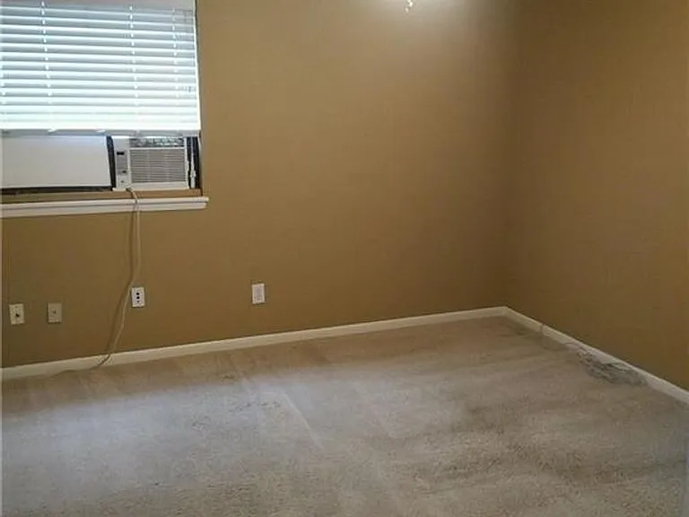 1720 E Zion Rd — Photo 8