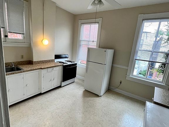 5th image of 1103 West Ave APT 2