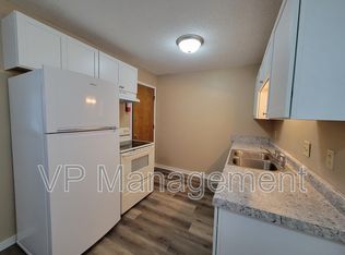 20 Park Crest Ct, Eldridge, IA 52748