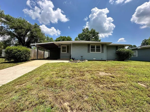 920 N 11th St, Arkansas City, KS 67005