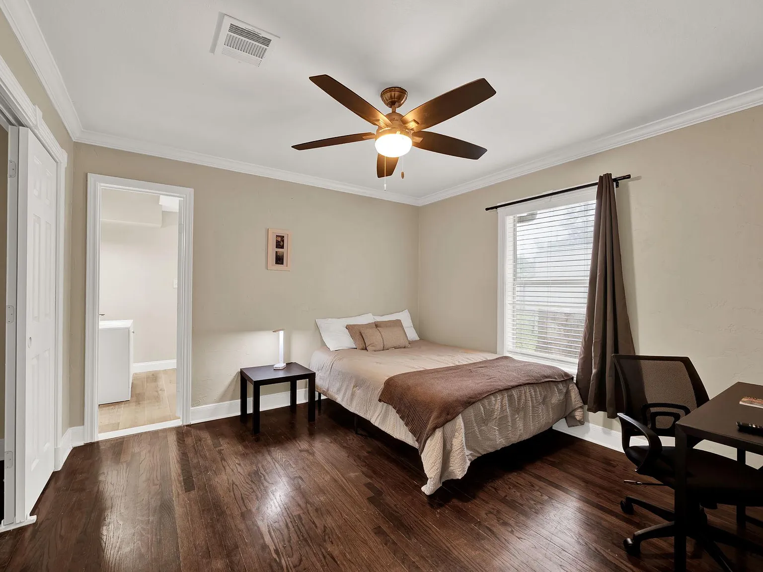 4 bed, 3.0 bath, 2000 sqft, $979 — Photo 1
