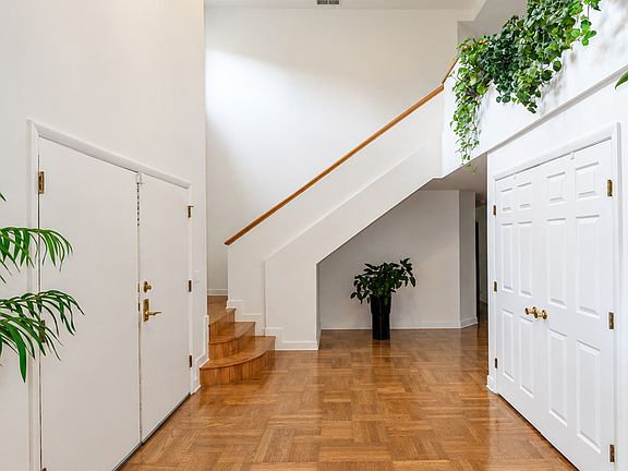 3rd image of 695 Ivy Ln