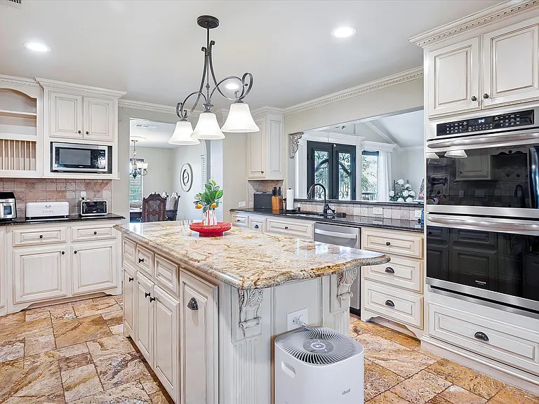 2309 Parker Rd — Photo 12