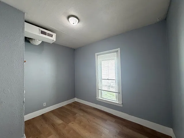 317 Commercial St — Photo 8