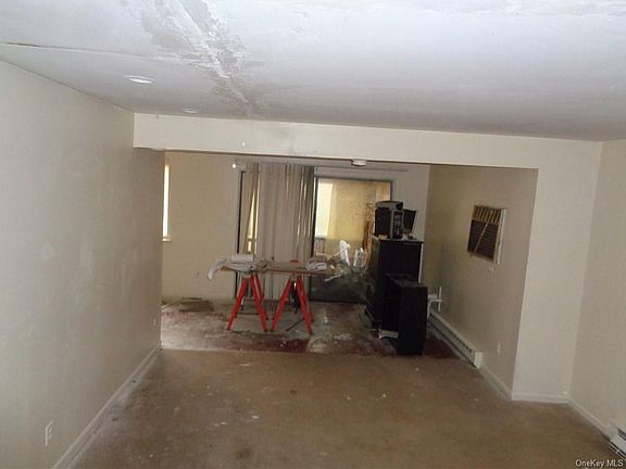 5th image of 7 Lakeview Ct