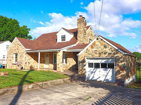 2nd image of 2622 Cedarhurst Ave NW