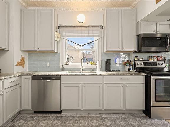 4th image of 25 Whittier Park