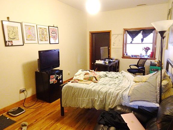 4th image of 1465 W Chicago Ave #301