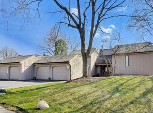 83C Thornhill Ln #C, Barrington, IL 60010