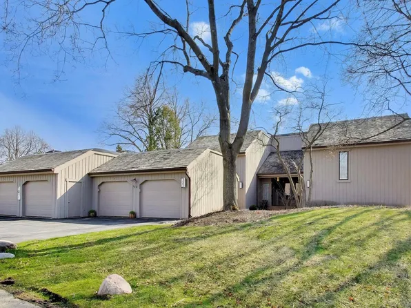 83C Thornhill Ln #C, Barrington, IL 60010