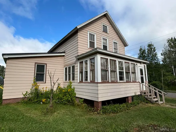 100 Truscott St, Negaunee, MI 49866