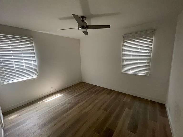 2517 Thurman Ave — Photo 9