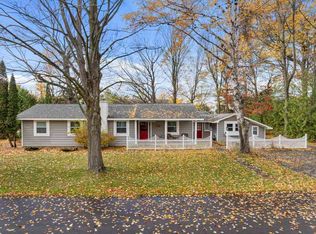 301 Eagle Dr, Charlevoix, MI 49720