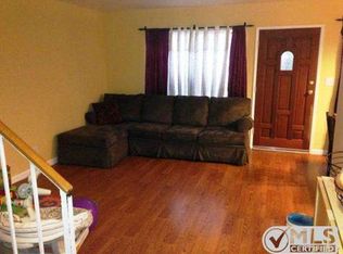 15555 Nordhoff St APT 12A, North Hills, CA 91343