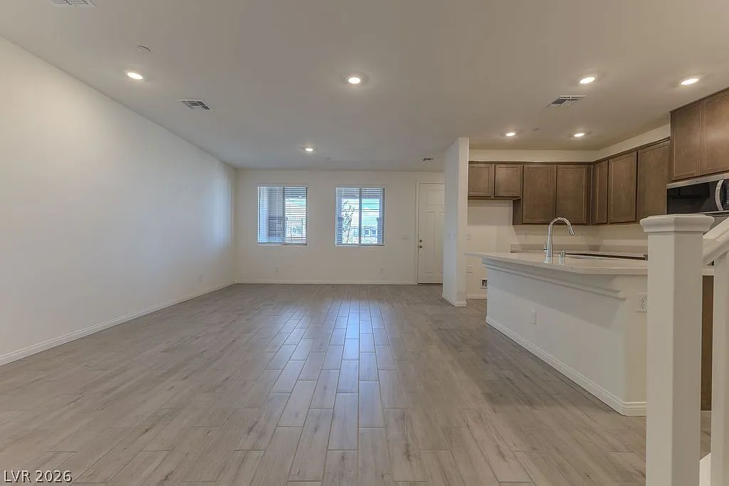 3 bed, 2.5 bath, 1687 sqft, $2,550 — Photo 3