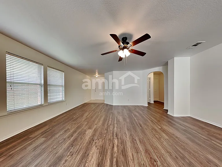 6732 Friendsway Dr — Photo 6