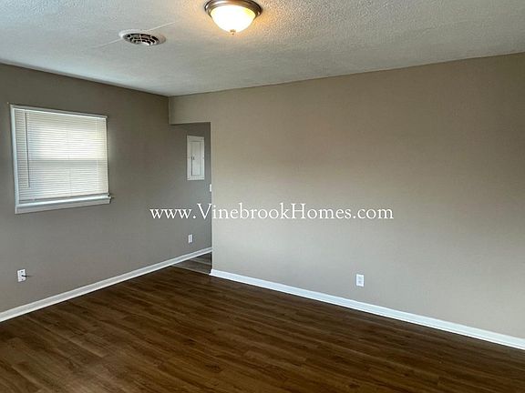 2nd image of 2175 Kildare Ave