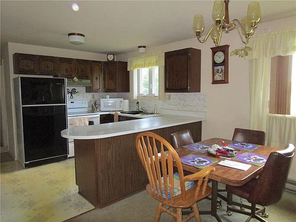 3rd image of 4077 Pine St