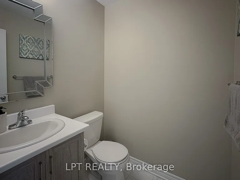 552 Labrador Cres — Photo 7