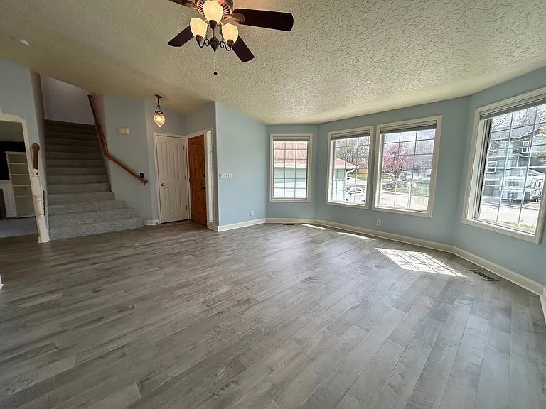 631 N Stierman Way — Photo 3