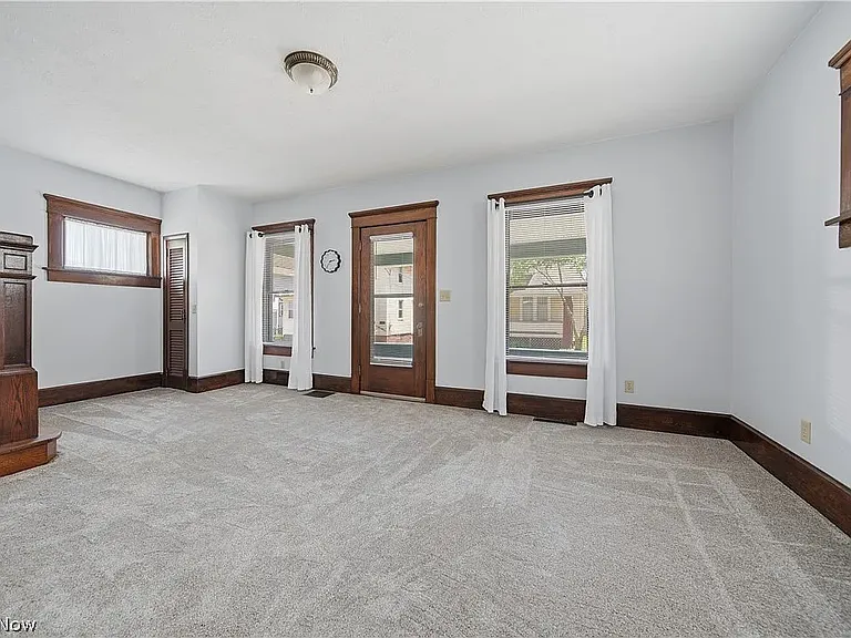 2613 Crown Pl NW — Photo 5