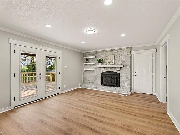 3rd image of 2314 Bonnie Ln