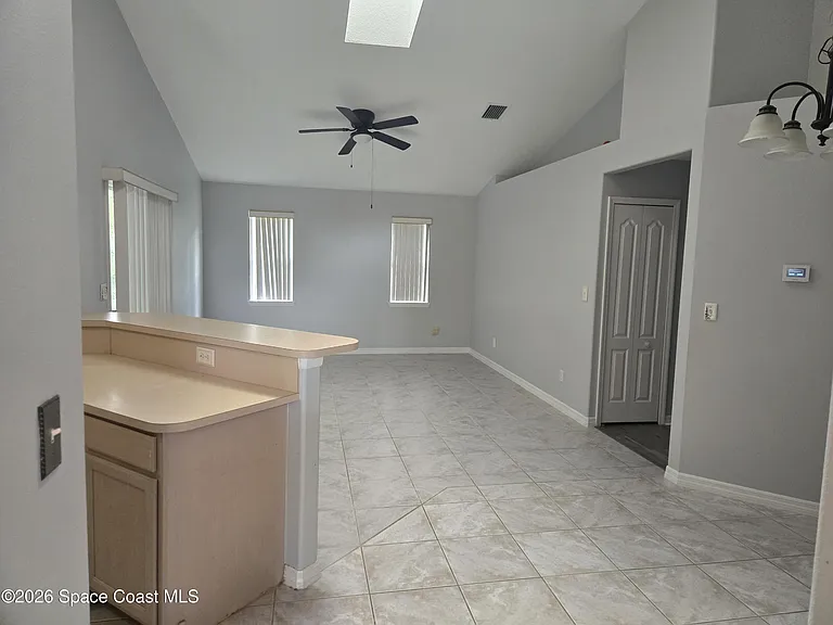 292 Carmel Dr — Photo 8