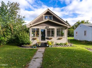 217 3rd Ave N, Crookston, MN 56716