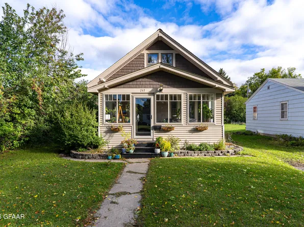 217 3rd Ave N, Crookston, MN 56716