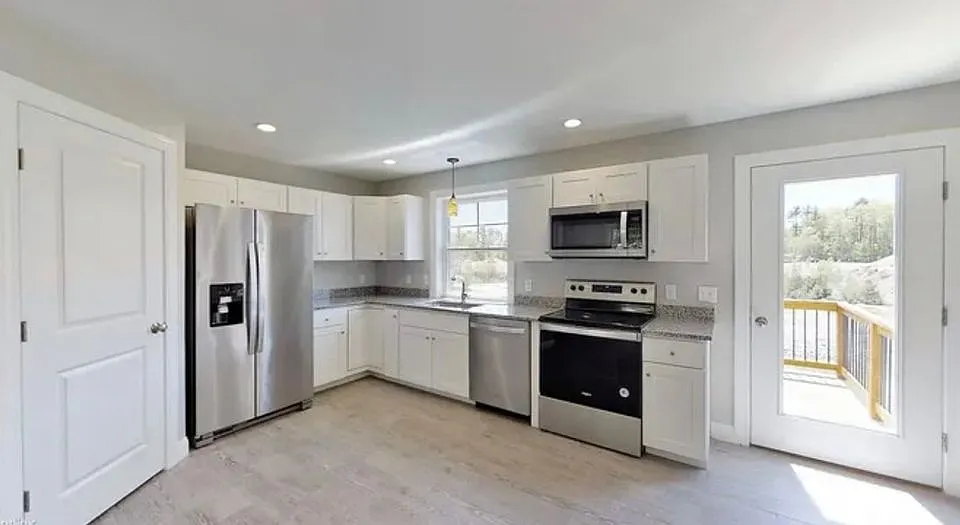 2 bed, 1.5 bath, 1176 sqft, $2,250 — Photo 2
