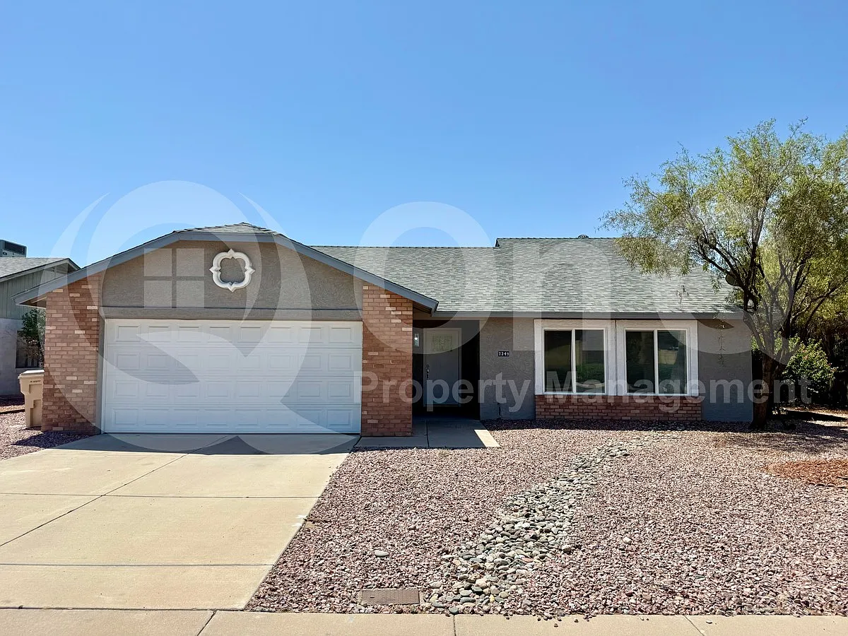 3 bed, 2.0 bath, 1366 sqft, $2,600 — Photo 1