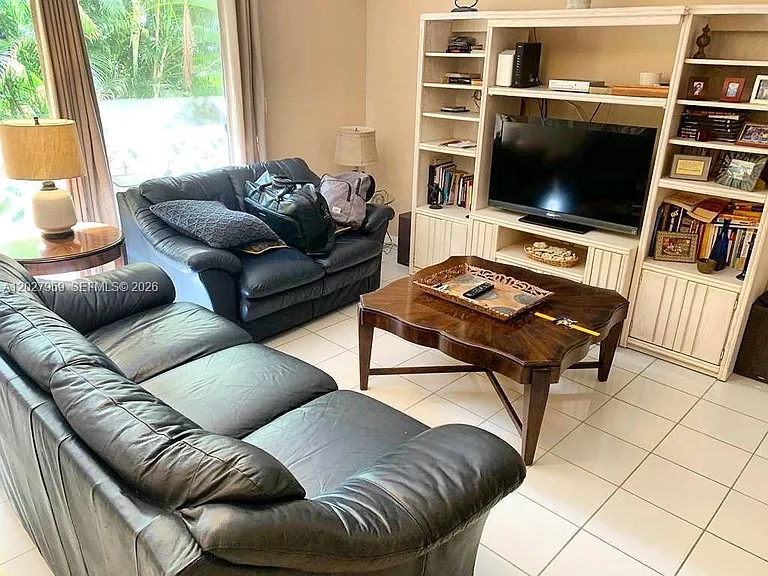 815 Middle River Dr #203 — Photo 3