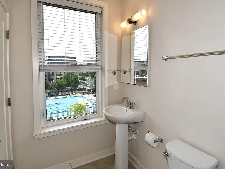16301 Columbus Ave — Photo 29