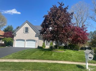 7316 Hidden Valley Dr, Lambertville, MI 48144