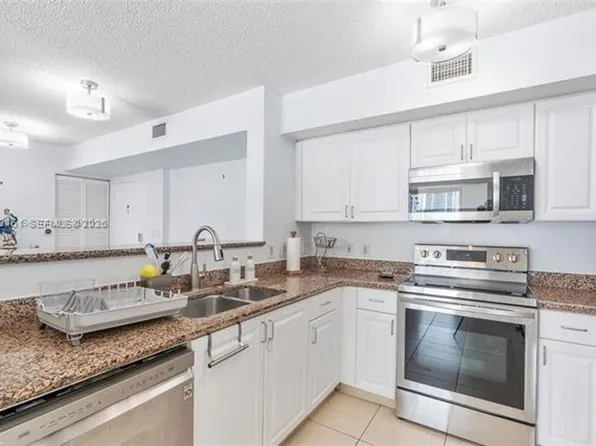1155 Brickell Bay Dr, Miami, FL