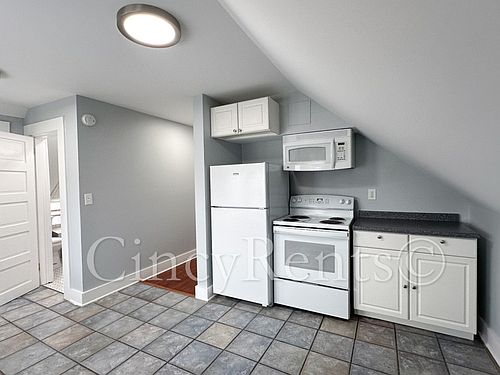 5th image of 2270 Jefferson Ave #B
