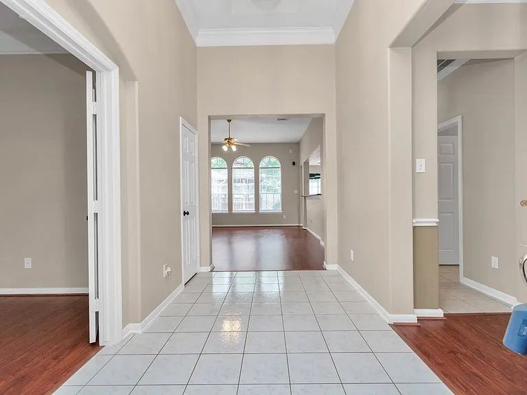 1915 Crescent Oak Dr — Photo 8