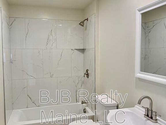 3rd image of 156 Woodford St #2