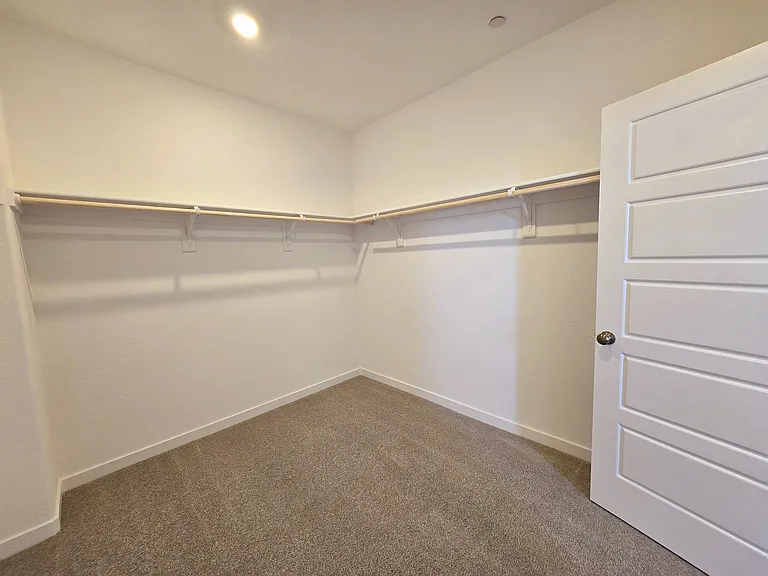 Pioneer Dr W — Photo 43