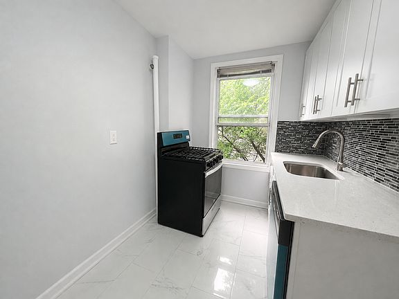 4th image of 4029 48th St #2